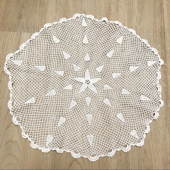 Oval crochet table placemat